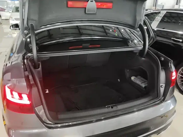 Audi A4L — Фото автомобиля 18