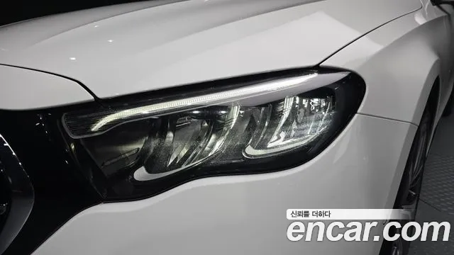 Mercedes-Benz E-Class — Фото автомобиля 21