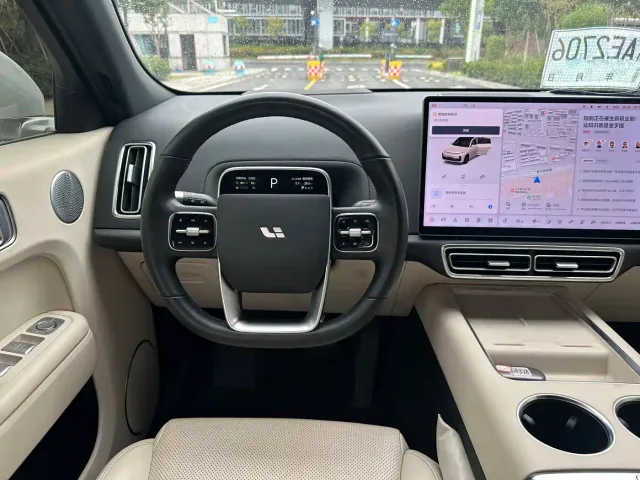 Li Auto L7 — Фото автомобиля 11