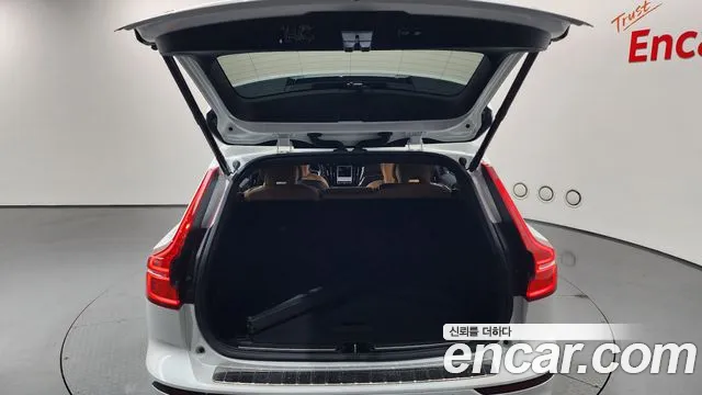 Вольво V60 V60 Cross Country 2 поколение B5 Ultimate AWD — Фото автомобиля 20