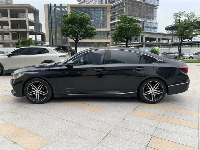 Honda Accord — Фото автомобиля 3