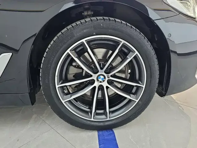 BMW 5 Series — Фото автомобиля 6