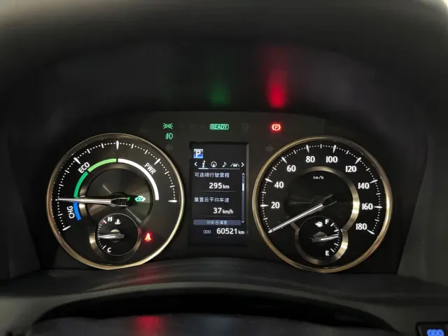Toyota Alphard — Фото автомобиля 7