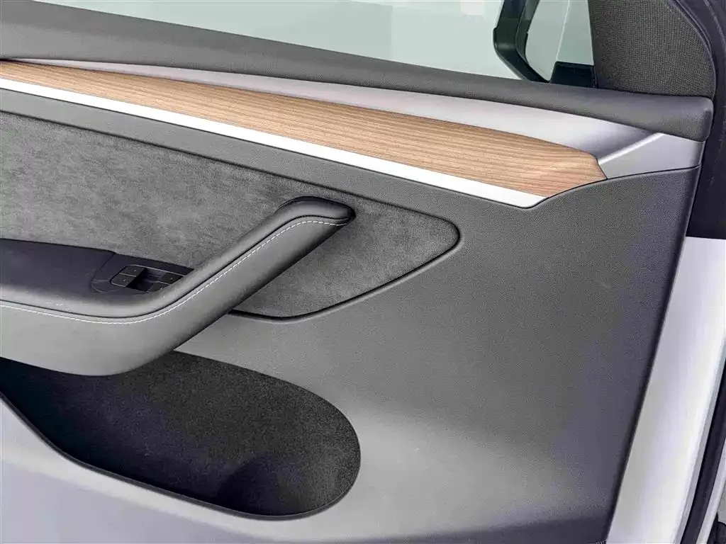 Tesla Model Y 2022 Facelift Rear-Wheel Drive Version — Фото автомобиля 7