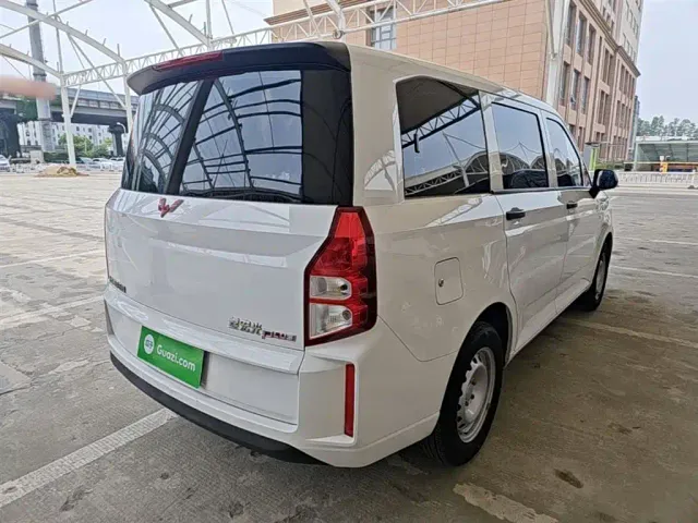 Wuling Hongguang Plus — Фото автомобиля 6