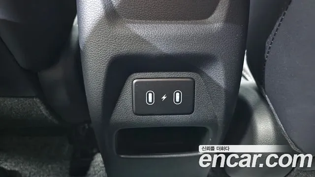 Hyundai Venue — Фото автомобиля 30
