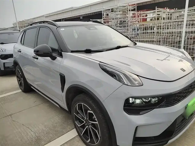 Lynk & Co 01 — Фото автомобиля 21