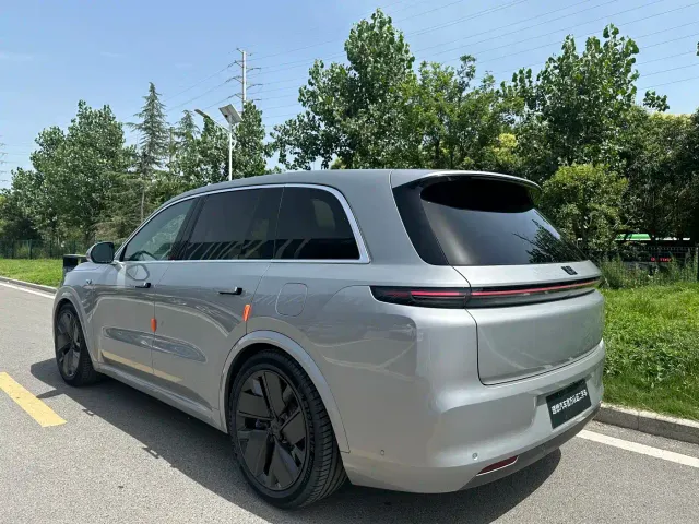Li Auto L8 — Фото автомобиля 12