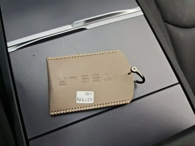 Tesla Model 3 — Фото автомобиля 8
