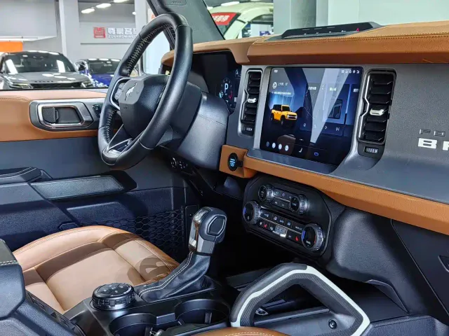 Ford Bronco — Фото автомобиля 23