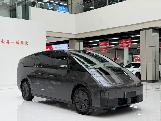 Li Auto MEGA — Фото автомобиля 4