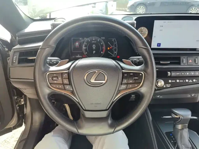Lexus ES — Фото автомобиля 10