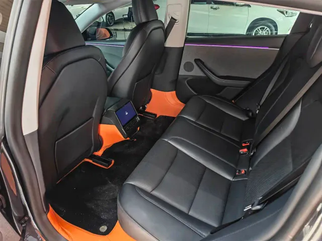 Tesla Model 3 — Фото автомобиля 8