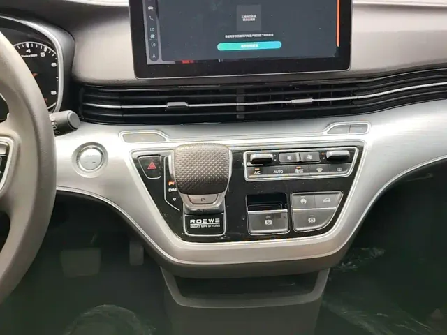 Roewe iMAX8 — Фото автомобиля 13