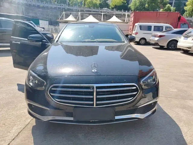 Mercedes-Benz E-Class — Фото автомобиля 2