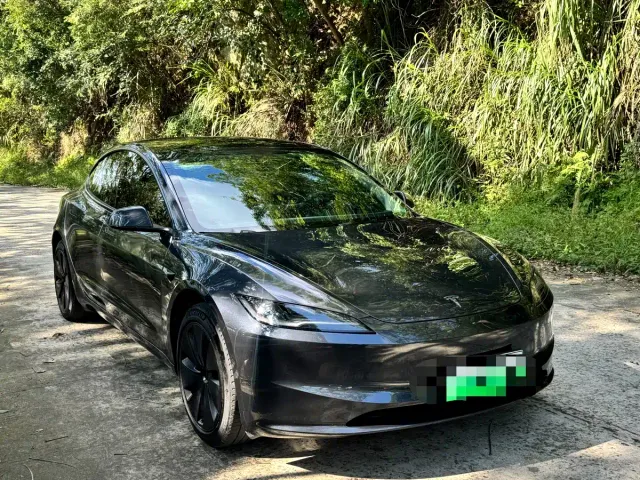 Tesla Model 3 — Фото автомобиля 2
