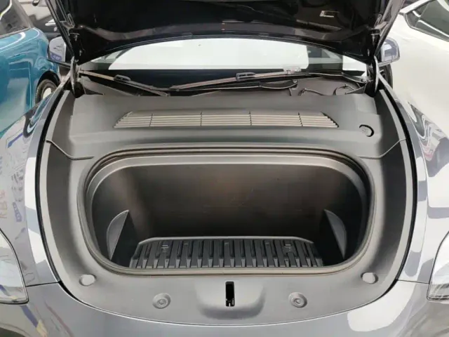 Tesla Model Y — Фото автомобиля 19