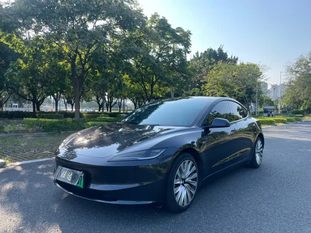 Фотография автомобиля — Tesla Model 3