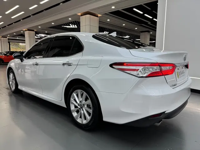 Toyota Camry — Фото автомобиля 4