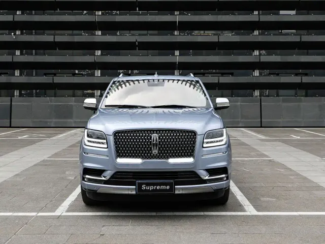 Lincoln Navigator — Фото автомобиля 18
