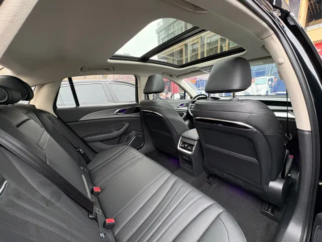 Hongqi H5 — Фото автомобиля 10