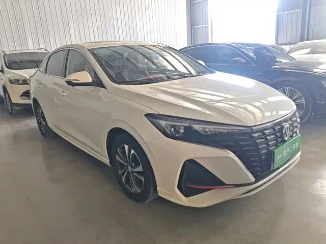 Changan Eado — Фото автомобиля 3