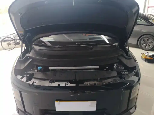 Li Auto i8 — Фото автомобиля 19
