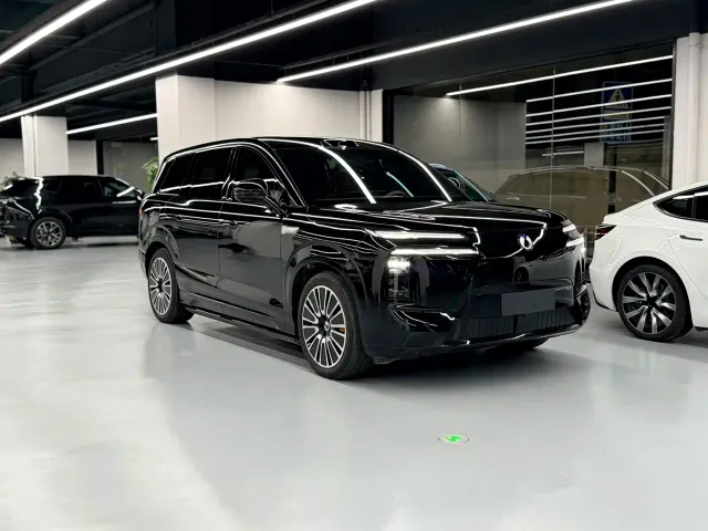 Denza N8L — Фото автомобиля 3