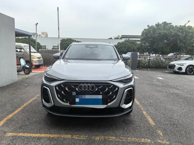 Audi Q5L — Фото автомобиля 2