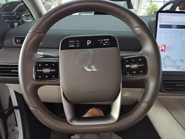 Li Auto MEGA — Фото автомобиля 10