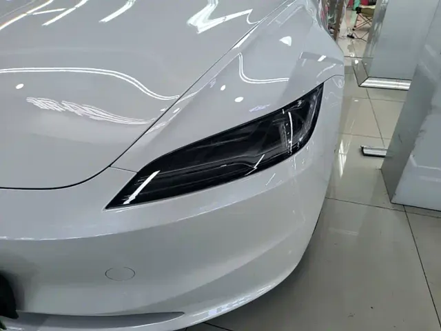 Tesla Model 3 — Фото автомобиля 23
