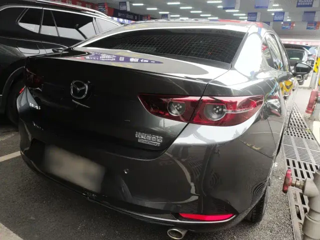 Mazda Axela — Фото автомобиля 4