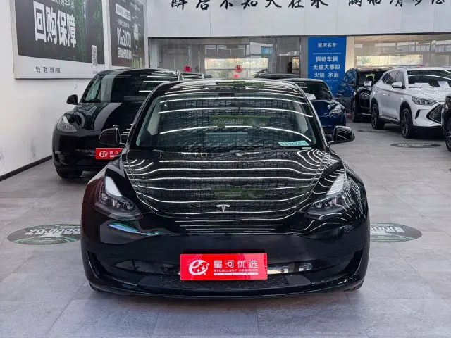 Tesla Model 3 — Фото автомобиля 2