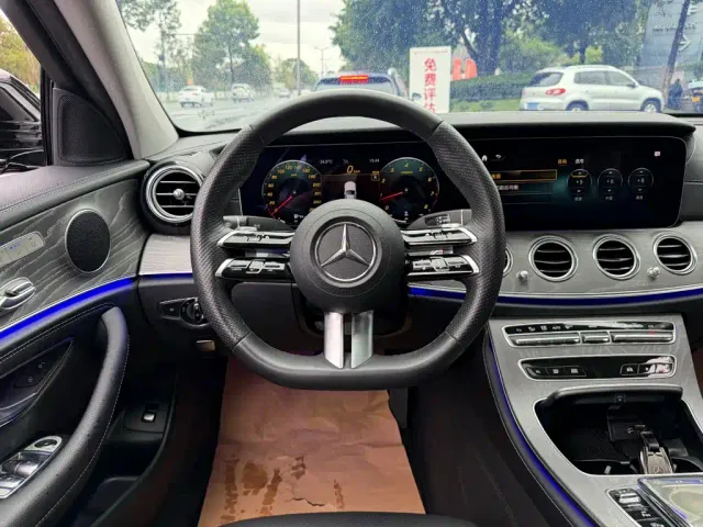 Mercedes-Benz E-Class — Фото автомобиля 14