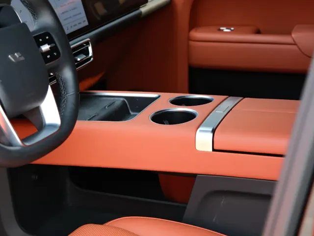 Li Auto L9 — Фото автомобиля 10