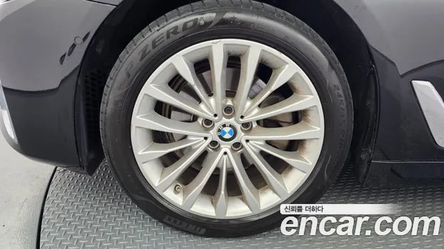 BMW 5 Series G30 — Фото автомобиля 5