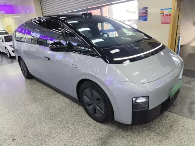 Li Auto MEGA — Фото автомобиля 3