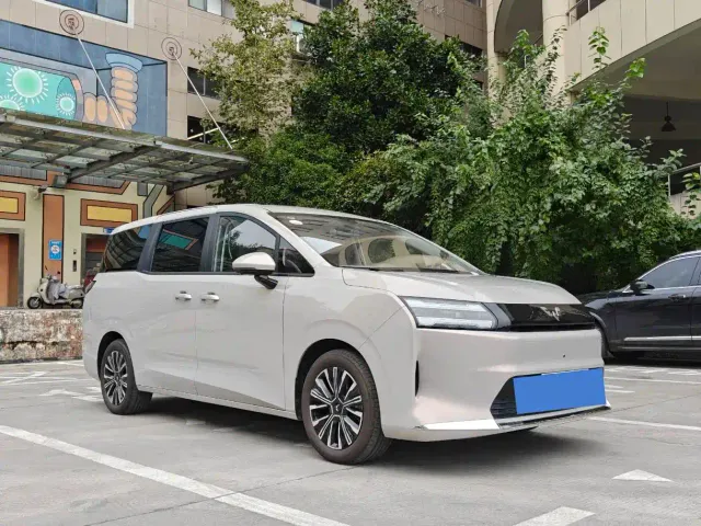 Wuling Starlight 730 — Фото автомобиля 2