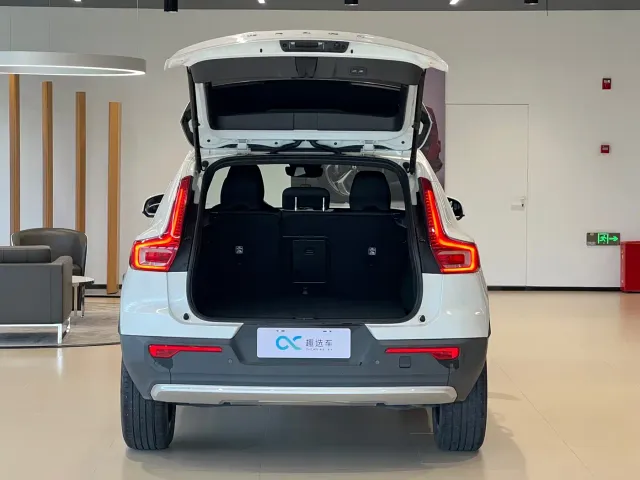 Volvo XC40 — Фото автомобиля 16