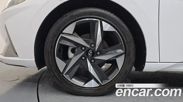 Hyundai Avante CN7 — Фото автомобиля 5