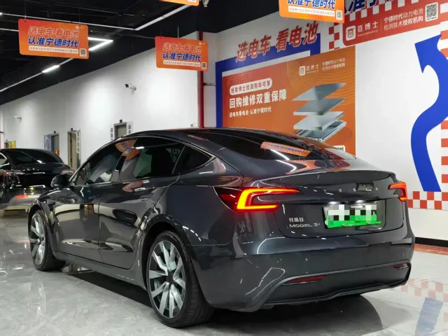 Tesla Model 3 — Фото автомобиля 9