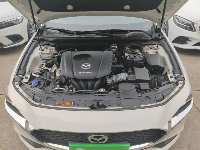 Mazda Axela — Фото автомобиля 19