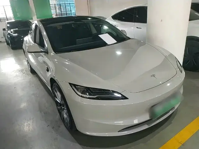 Tesla Model 3 — Фото автомобиля 3
