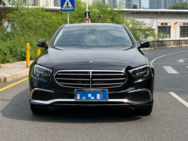 Mercedes-Benz E-Class — Фото автомобиля 2