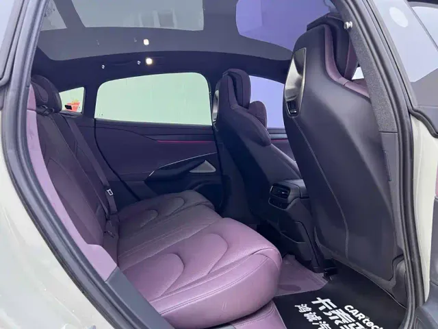 Xiaomi SU7 — Фото автомобиля 19