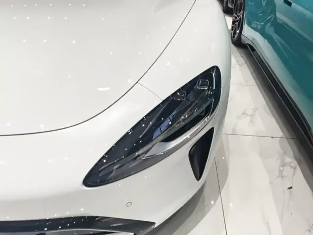 Xiaomi SU7 — Фото автомобиля 23