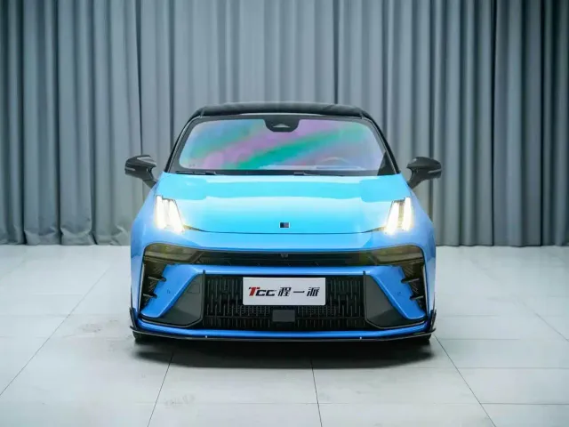 Lynk & Co 03 — Фото автомобиля 2