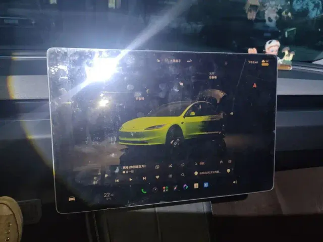 Tesla Model 3 — Фото автомобиля 12