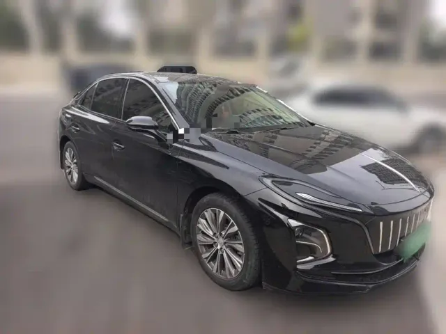 Hongqi E-QM5 — Фото автомобиля 24