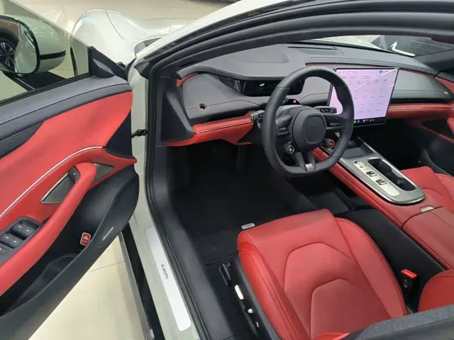 Xiaomi SU7 — Фото автомобиля 15
